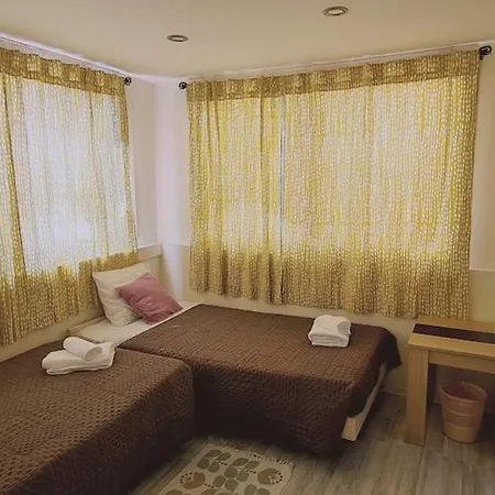 Garden Flat Lejlighed *